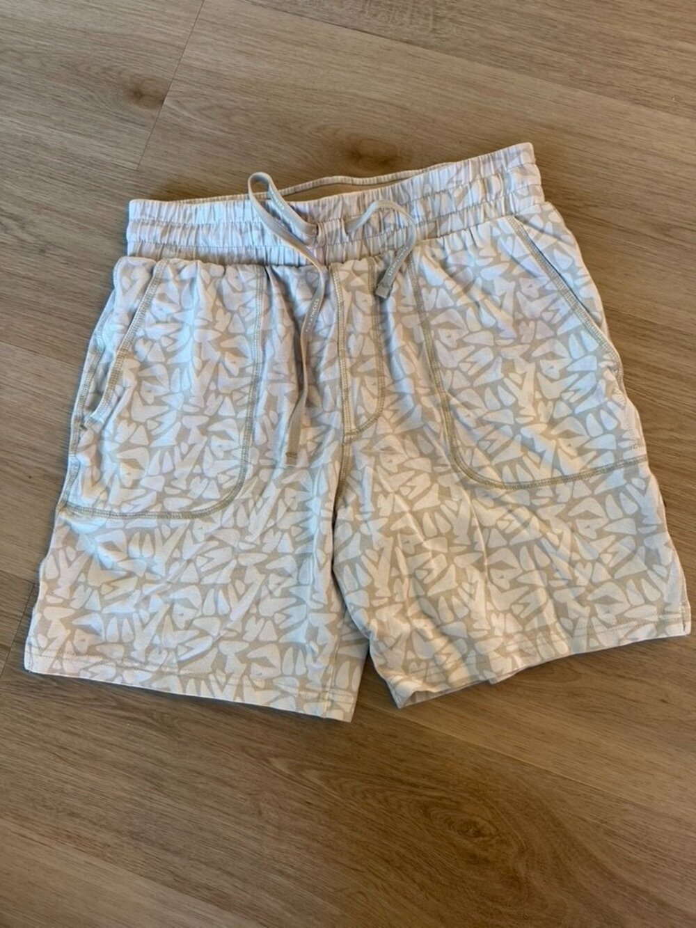 Pair of Thieves Men's Athletic Shorts White Beige small